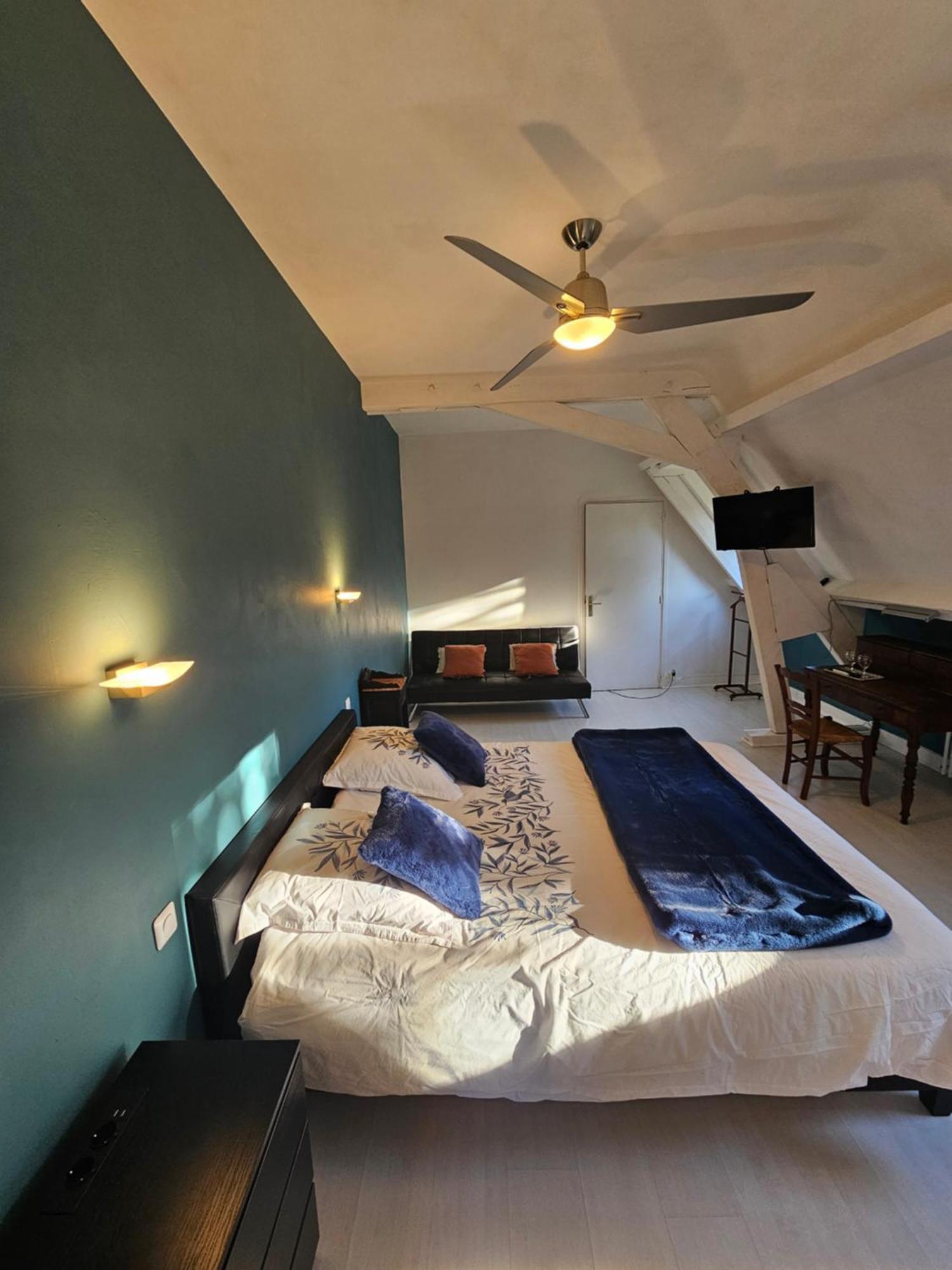 La Demeure Aux Pins Bed & Breakfast Lourdes