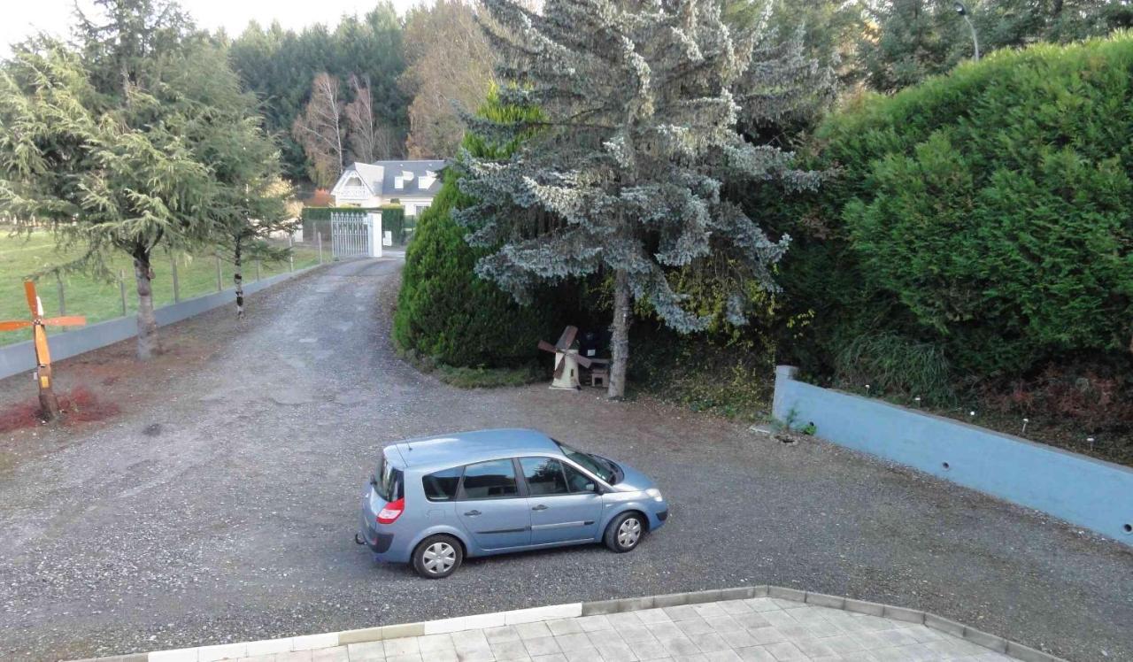 La Demeure Aux Pins Bed & Breakfast